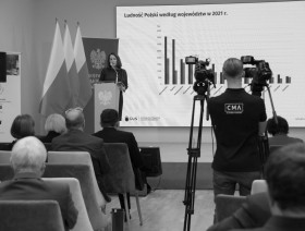 Przemawiająca Dyrektor Urzędu Statystycznego w Krakowie Agnieszka Szlubowska