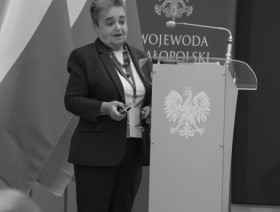 Przemawiająca prof. Uniwersytetu Ekonomicznego w Krakowie dr hab. Jolanta Kurkiewicz
