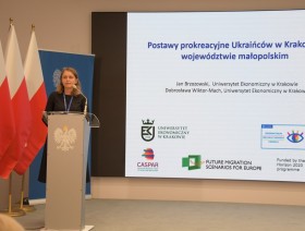 Przemawiająca dr Dobrosława Wiktor-Mach - Uniwersytet Ekonomiczny w Krakowie